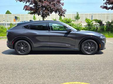 Ford Mustang Mach-E 2022 - Thumbnail 5